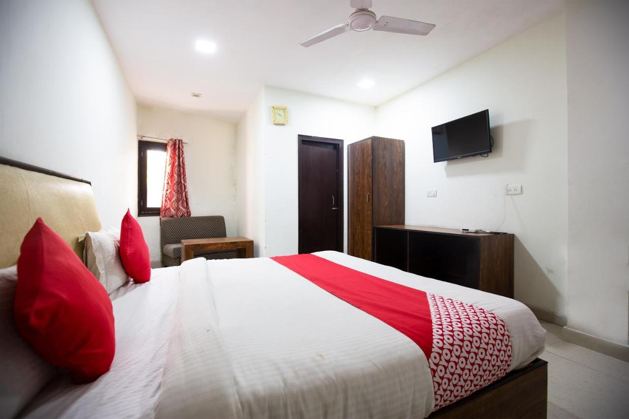 Oyo 44174 Hotel Mid Town Prime Harthala Екстериор снимка