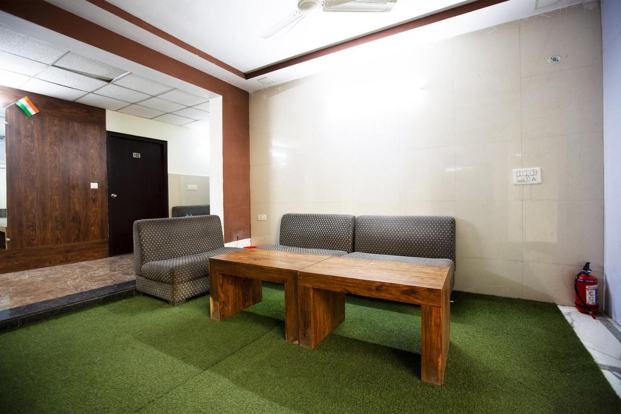 Oyo 44174 Hotel Mid Town Prime Harthala Екстериор снимка
