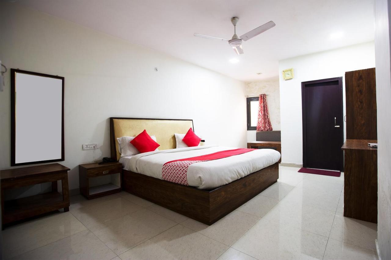 Oyo 44174 Hotel Mid Town Prime Harthala Екстериор снимка